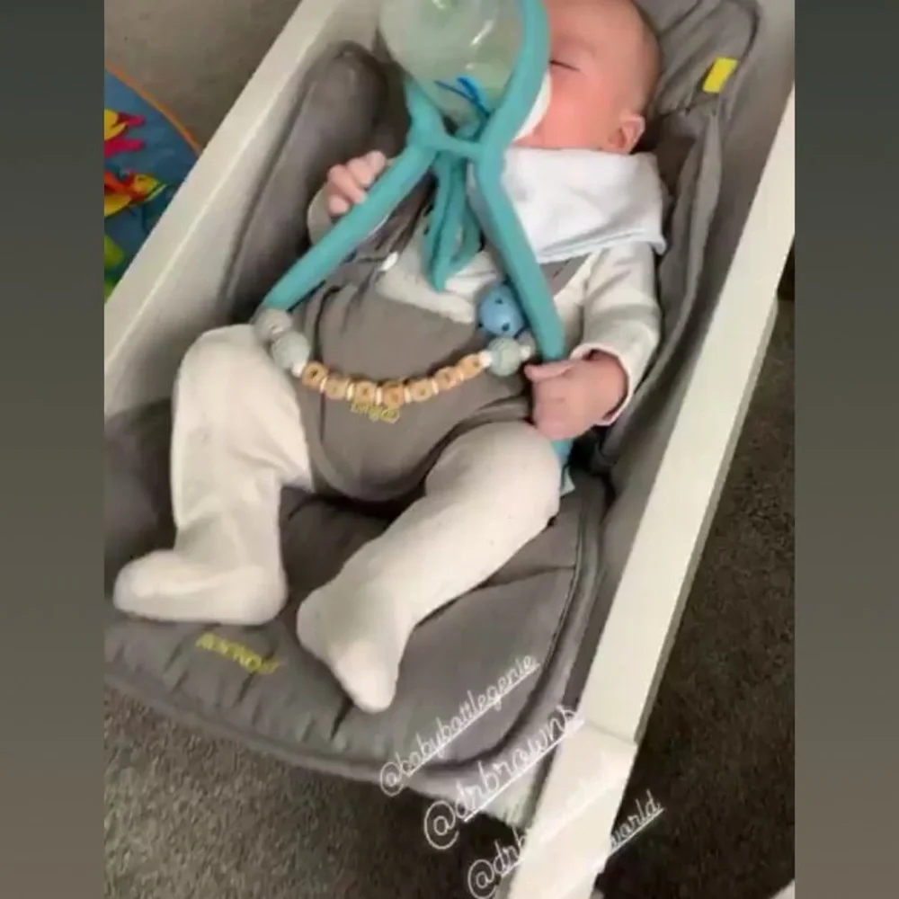 Baby Bottle Helper, Hands Free Feeding, XTRA Hand